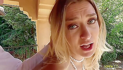 Two horny babes with sexy body