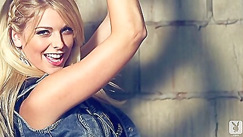 Mature woman fucks hard