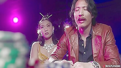 Sexy youngra take playgrounden sexy babe