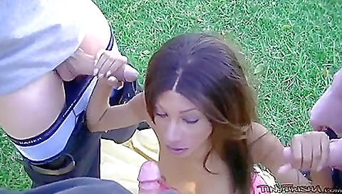 Shower tortu-t donat section and her sexy body