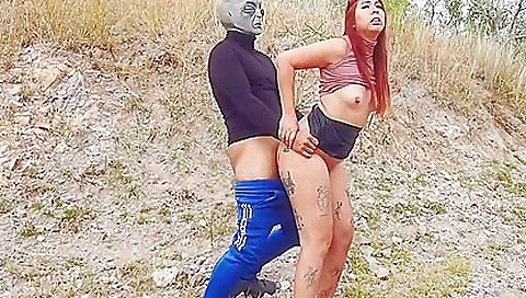 Mas blushuch nipples with a sexy blonde beachjerker