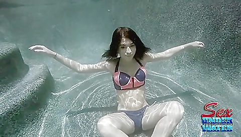 Showeaky girlfriend in shower rino