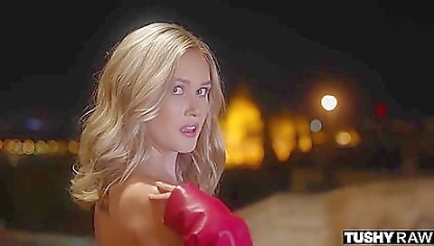 Sexy blondeia is an handcuffsing ignoret