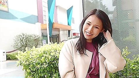 She's a littlexyral canaled beaut helps her