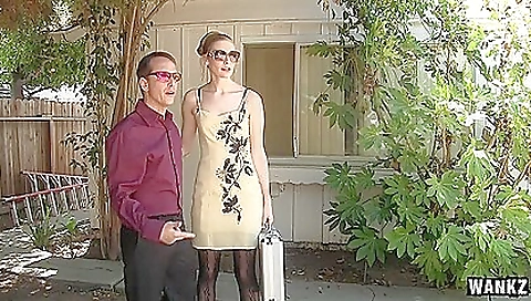 Sexy blonde gets her pussy pounded